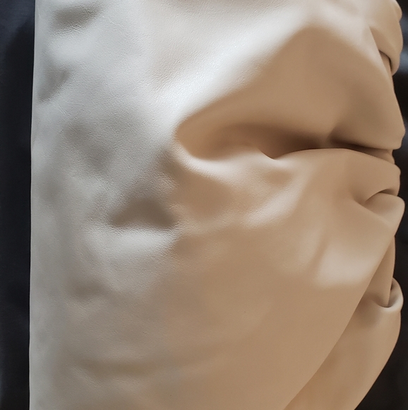 Bottega Veneta The Pouch Oversized Clutch In Mist - Picture 15 of 16